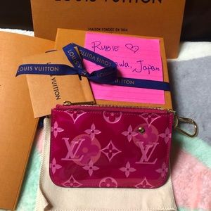 2021 VALENTINE LIMITED EDITION KEY POUCH BNIB